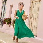 Robe longue plissée sans manches col V vert émeraude femme - MOSQUITOS en promo chez La Halle Robe longue plissée sans manches col V vert émeraude femme - MOSQUITOS dans le catalogue La Halle