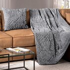 Jacquard-Sherpa-Kuscheldecke im Penny Prospekt Jacquard-Sherpa-Kuscheldecke von HOME IDEAS im aktuellen Penny Prospekt für 5,99 €