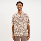 La Halle Bergerac - Promo Chemise légère texturée manches courtes beige homme Promo Chemise légère texturée manches courtes beige homme à 25,99 € dans le catalogue La Halle à Bergerac