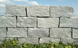 Granit Mauerstein aus Schlesien bei Raiffeisen Waren GmbH im Hanau Prospekt für 10,30 €