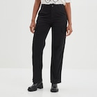 Promo Pantalon cargo droit noir femme à 20,99 € dans le catalogue La Halle à Bergerac