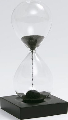 Sablier aimanté en verre