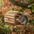 Promo Mangeoire à écureuil à 4,98 € dans le catalogue B&M à Saint-Marcel-lès-Valence