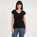 T-shirt col v poche poitrine noir femme en promo chez La Halle Besançon à 7,99 €