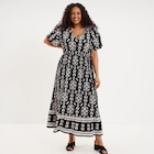 Robe longue gaufrée manches courtes noir femme grande taille à 29,99 € dans le catalogue La Halle