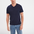T-shirt manches courtes coton col V bleu marine homme - La Halle T-shirt manches courtes coton col V bleu marine homme à 5,99 € dans le catalogue La Halle