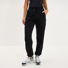 Pantalon jogging droit molleton noir femme à 15,99 € dans le catalogue La Halle