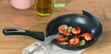 Pfanne mit Wendeschutz Easy Pan bei POCO in Oberhausen Pfanne mit Wendeschutz Easy Pan im Angebot bei POCO Oberhausen