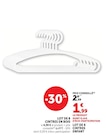Lot de 8 cintres en bois en promo à 1,99 € chez Super U Lot de 8 cintres en bois dans le catalogue Super U
