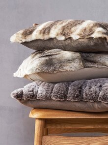 Ernstings family Mönchengladbach - Kissenhülle Kissenhülle Angebot bei Ernstings family Mönchengladbach im Prospekt "ANGEBOTE ZUM STRAHLEN!"