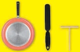 Promo Crêpière 28cm + spatule et répartiteur à 6,49 € dans le catalogue Super U à Boutenac-Touvent