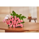 Promo Bouquet de 25 roses à 9,99 € dans le catalogue Carrefour Market à Crèvecœur-le-Grand