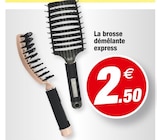 Promo La brosse démêlante express à 2,50 € dans le catalogue Bazarland à Saint-Georges-sur-Loire