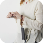 Attache poignet smartphone - Maxi Bazar à Montreuil Attache poignet smartphone en promo chez Maxi Bazar Montreuil à 3,99 €