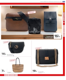 Promo Sac Bandoulière dans le catalogue Carrefour du moment à la page 19