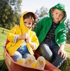 Regenjacke oder T-Shirt Angebot in Hofheim Regenjacke oder T-Shirt im aktuellen Prospekt bei Ernstings family in Hofheim