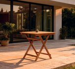 Table carrée acacia dans le catalogue Maxi Bazar