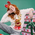 Promo Pull de Noël lumineux à sequins ivoire femme à 29,99 € dans le catalogue La Halle à Altkirch