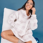 Poncho plaid effet polaire à capuche rose femme en promo chez La Halle Poncho plaid effet polaire à capuche rose femme dans le catalogue La Halle