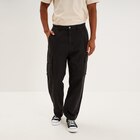 Pantalon cargo large avec poches côtés noir homme en promo chez La Halle Pantalon cargo large avec poches côtés noir homme dans le catalogue La Halle