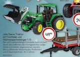 John Deere Traktor mit Frontlader und Holztransportanhänger 1:16 Angebote bei VEDES Erlangen für 49,99 €