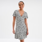 Robe patineuse manches courtes noir femme dans le catalogue La Halle