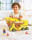 Camion de chantier avec grue mobile - HAPE en promo chez JouéClub Castres à 39,99 €