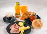 Französisches Frühstück bei XXXLutz Möbelhäuser im Neustrelitz Prospekt für 6,90 €