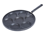 Poêle à pancakes 7 trous dans le catalogue Maxi Bazar