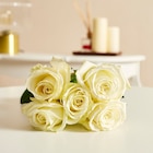 Bouquet de 5 roses en promo chez Carrefour Bouquet de 5 roses dans le catalogue Carrefour