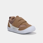 Baskets basses à semelles souples taupe bébé garçon - La Halle Baskets basses à semelles souples taupe bébé garçon à 19,99 € dans le catalogue La Halle