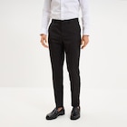 Pantalon de costume droit avec pinces noir homme en promo chez La Halle Clermont-Ferrand à 25,99 €