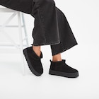 Bottines compensées fourrées Creeks noir femme en promo chez La Halle Sarcelles à 29,99 €