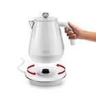 Bouilloire Delonghi KBY2011.W - Delonghi en promo chez Darty Issy-les-Moulineaux à 79,99 €