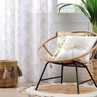 Rideau voilage étamine imprimé feuille or et blanc 140x260 cm en promo chez Décor Discount Romans-sur-Isère à 13,90 €