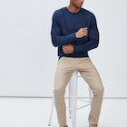 Pull droit col rond coton mélangé bleu foncé homme dans le catalogue La Halle