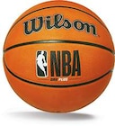Ballon de basketball NBA - WILSON en promo chez Intersport Ballon de basketball NBA - WILSON dans le catalogue Intersport