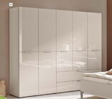 Armoire à portes battantes - Möbel Martin à Metz Armoire à portes battantes en promo chez Möbel Martin Metz à 699,00 €