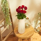 Bouquet de 7 roses rouges - FLEUR en promo chez Carrefour Bouquet de 7 roses rouges - FLEUR dans le catalogue Carrefour