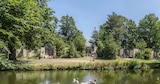 Wetterunbhängige Spielwelt, Tiere ringsum und weite Wanderwege in waldreichem Umland im Center Parcs Prospekt Wetterunbhängige Spielwelt, Tiere ringsum und weite Wanderwege in waldreichem Umland von Erperheide im aktuellen Center Parcs Prospekt für 262,00 €
