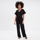 Combinaison pantalon ceinturée col en V noir femme en promo chez La Halle Combinaison pantalon ceinturée col en V noir femme dans le catalogue La Halle