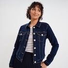 Promo Veste en jean ajustée boutonnée denim brut femme à 25,99 € dans le catalogue La Halle à Saint-Martial-d'Artenset