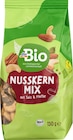 Nussmischung, Nusskernmix mit Salz & Pfeffer von dmBio für 2,95 € bei dm-drogerie markt im Angebot Nussmischung, Nusskernmix mit Salz & Pfeffer von dmBio im aktuellen dm-drogerie markt Prospekt
