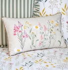 Promo Coussin brodé fleuri à 8,99 € dans le catalogue B&M à Roubaix