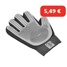 Promo TAKE CARE Gant de toilettage 2 en 1 à 5,49 € dans le catalogue Maxi Zoo à Saint-Mitre-les-Remparts