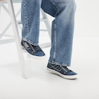 Tennis basses en toile à lacets bleu homme à 29,99 € dans le catalogue La Halle