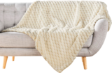 Plaid Frosty imitation fourrure sherpa - Maxi Bazar à Champigny-sur-Marne Plaid Frosty imitation fourrure sherpa en promo chez Maxi Bazar Champigny-sur-Marne à 49,99 €