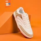 Promo Baskets basses plates à lacets blanc femme à 15,00 € dans le catalogue La Halle à Nevers