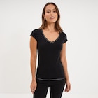 Promo T-shirt col V ajusté manches courtes noir femme à 5,99 € dans le catalogue La Halle à Dreux