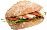 Steinofen Tomaten Mozzarella Brötchen im Angebot bei REWE in Monheim Steinofen Tomaten Mozzarella Brötchen Angebote bei REWE Monheim für 2,00 €